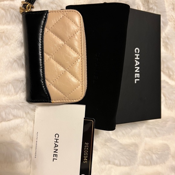 Aged Calfskin Quilted Gabrielle Zip Around Coin Purse Wallet Beige Black - Picture 4 of 7